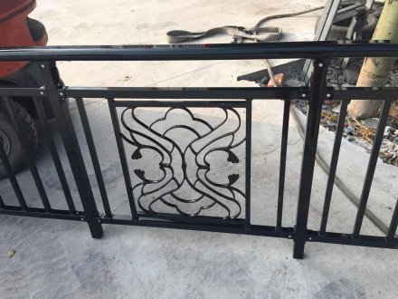 陽臺護欄有哪些樣式？陽臺護欄樣式如下：