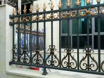 鋁藝護欄為什么要噴涂顏色