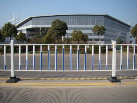 道路護欄多少錢一米？